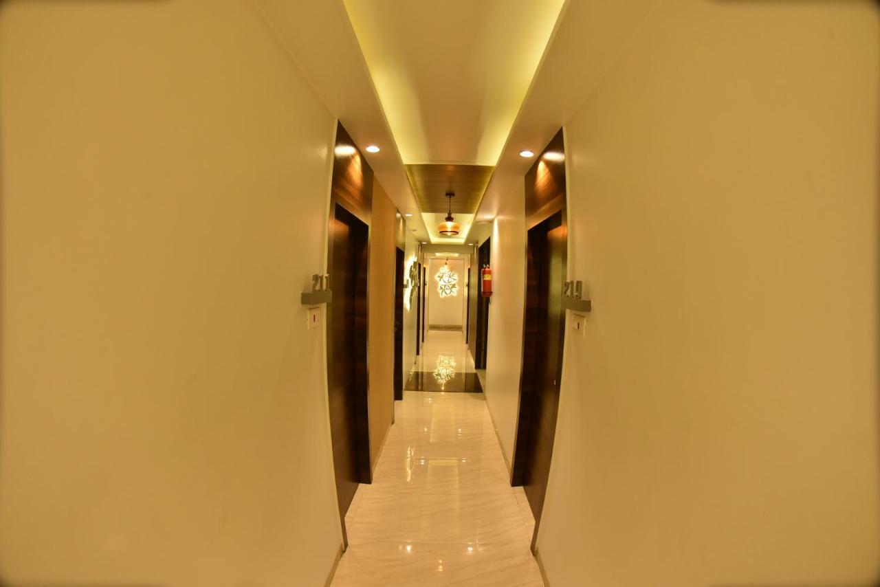 Hotel Manama Mumbai Exterior photo